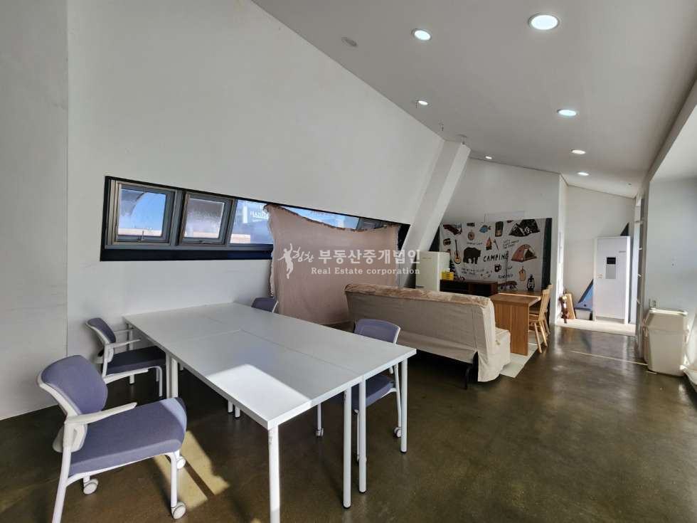 서울 마포구 서교동 조용한 서교동 오피스 입지 채광 좋고 층고 높은 탑층 사무실, 양수양도 가능 월세 매물번호 12504 사진 4