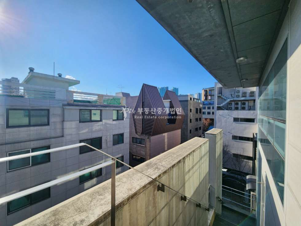 서울 마포구 서교동 조용한 서교동 오피스 입지 채광 좋고 층고 높은 탑층 사무실, 양수양도 가능 월세 매물번호 12504 사진 11