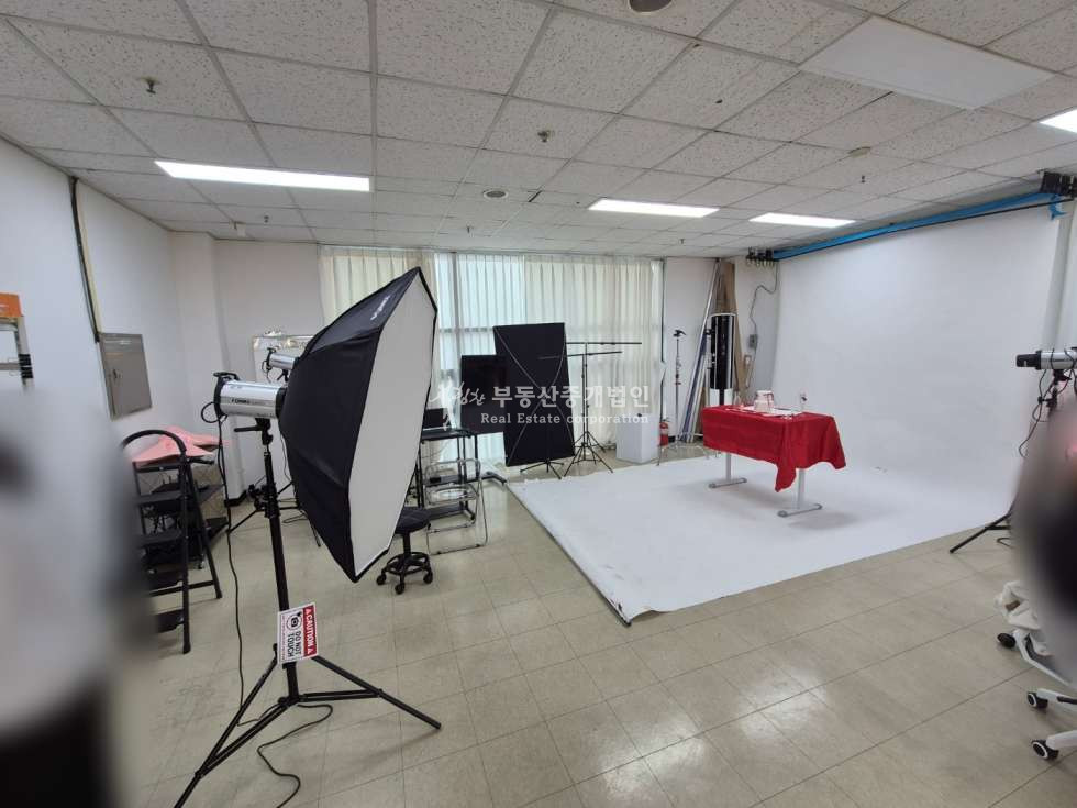 서울 마포구 동교동 홍대입구역 도보 1분거리 초역세권 사무실, 상가 추천 월세 매물번호 12754 사진 3