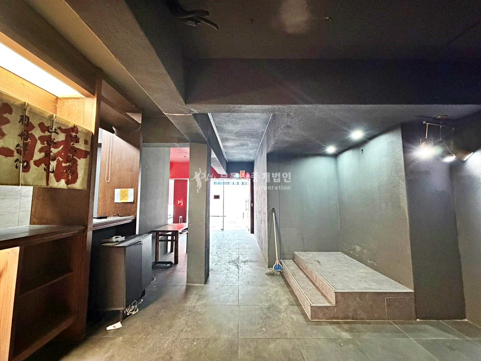 서울 마포구 연남동 I힘찬I 무권리 연남동 툭툭상권 내부계단 접근성 노출성 좋은 상가 1층 2층 연층사용 월세 매물번호 13254 사진 4