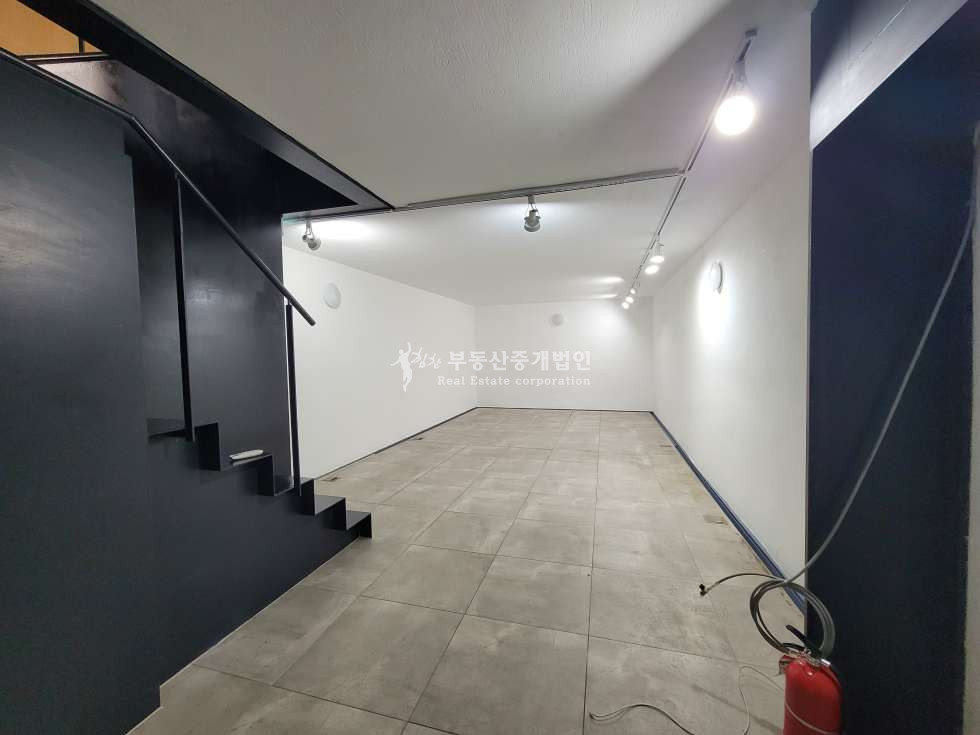 서울 마포구 동교동 교동근린생활시설동 I힘찬I 무권리 I 홍대입구역 도보3분거리 I 지층 서비스 공간 상가 1층 월세 매물번호 10844 사진 5