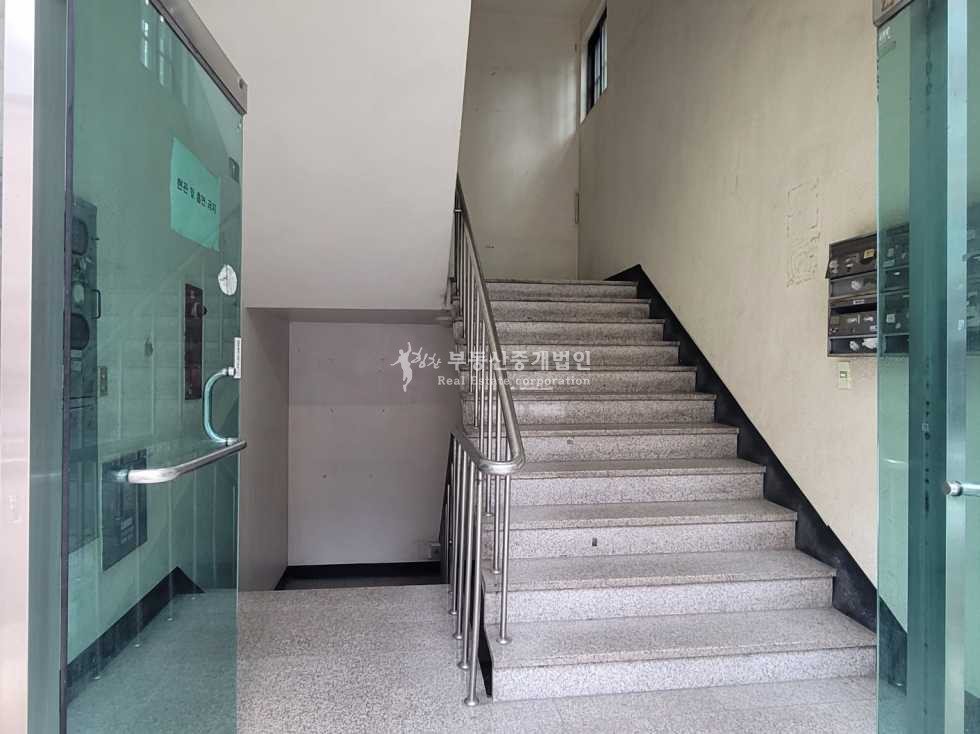 서울 마포구 서교동 홍대입구역 도보 6분거리 역세권 스터디룸 양도양수합니다. 월세 매물번호 12800 사진 8