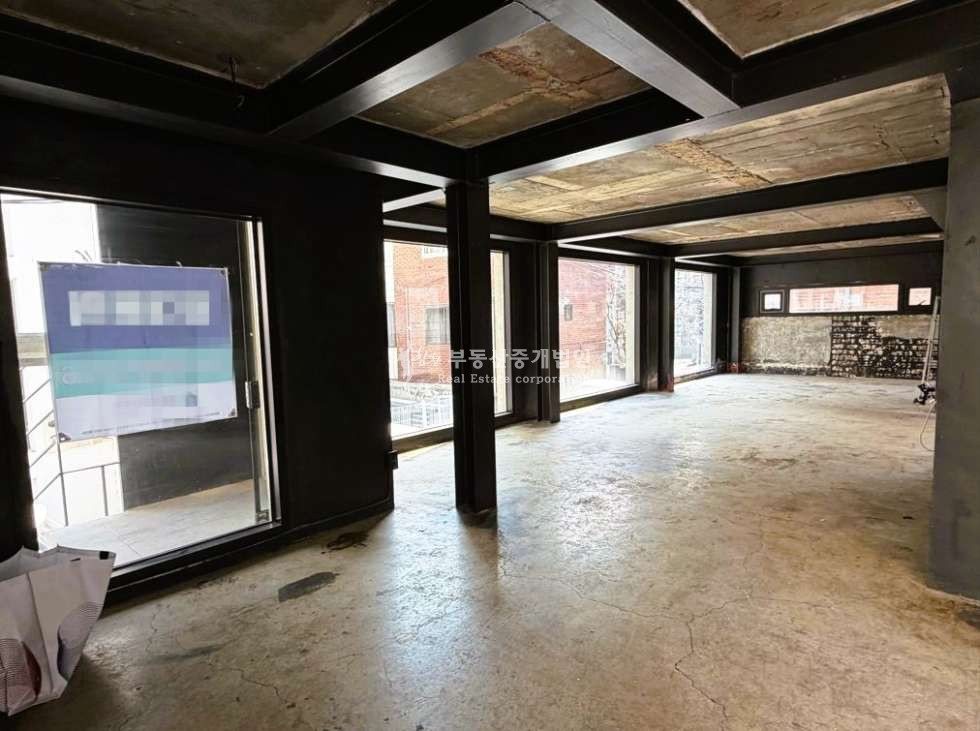 서울 마포구 서교동 I힘찬I 무권리 I 레드로드 인근 통창으로 노출 좋은 상가 1.5층 월세 매물번호 12686 사진 3
