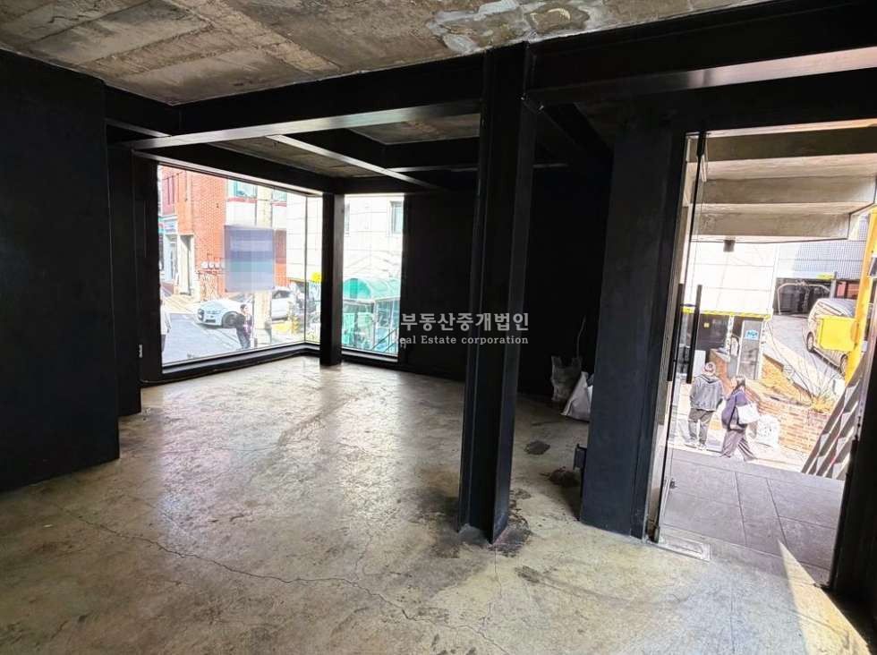 서울 마포구 서교동 I힘찬I 무권리 I 레드로드 인근 통창으로 노출 좋은 상가 1.5층 월세 매물번호 12686 사진 4