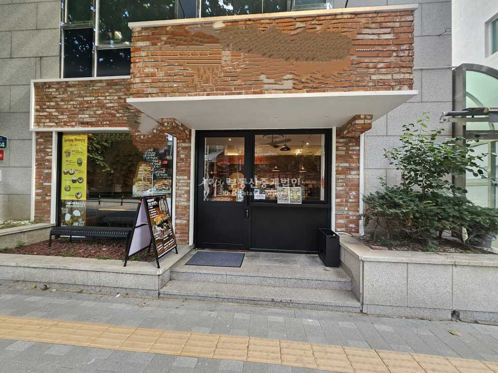 서울 마포구 서교동 실39.대로변1층.주거오피스수요.브랜드노출좋음 월세 매물번호 13497 사진 1
