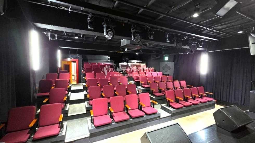 서울 마포구 합정동 l 힘찬 l 가성비 l 365,24ok 공연장, 강연장,팬사인회장 월세 매물번호 13511 사진 1