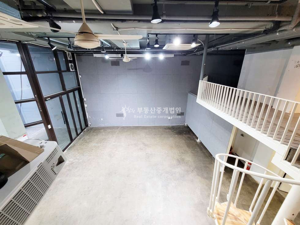 서울 마포구 서교동 I힘찬I 무권리 층고 높은 복층구조 연습실, 공연장 추천 상가 지층 월세 매물번호 10998 사진 5