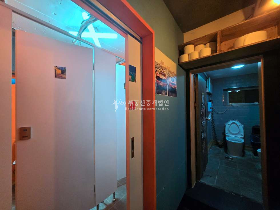 서울 마포구 서교동 홍대 메인 레드로드 , 상상마당 인근 l 노출 좋은 코너 2층 상가 월세 매물번호 11493 사진 8