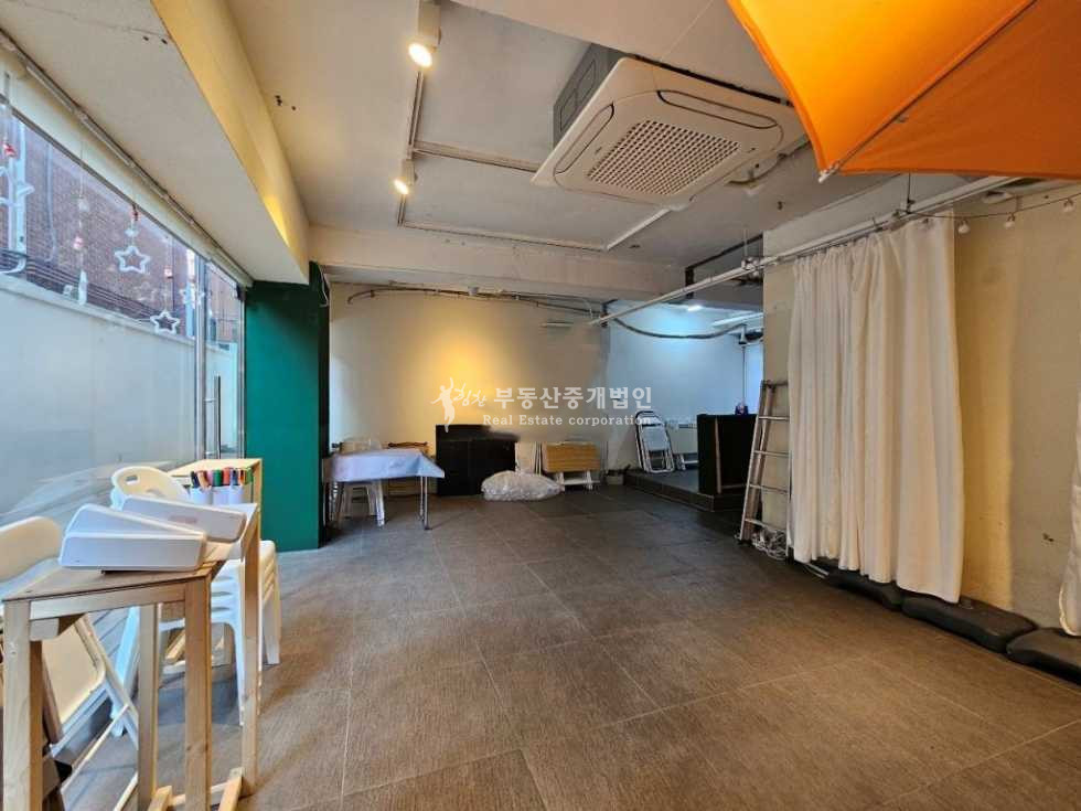 서울 마포구 서교동 무권리 l 홍대패션거리 l 메인중심 l 2면통창 노출굿 월세 매물번호 13577 사진 2