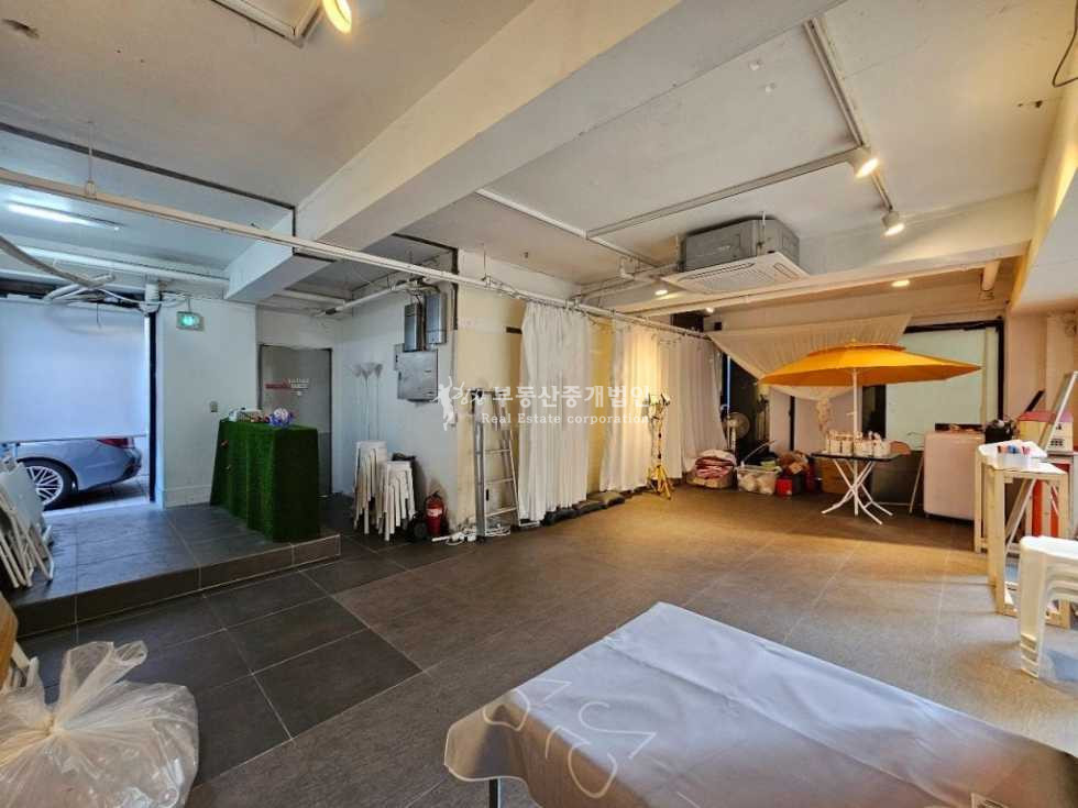 서울 마포구 서교동 무권리 l 홍대패션거리 l 메인중심 l 2면통창 노출굿 월세 매물번호 13577 사진 4