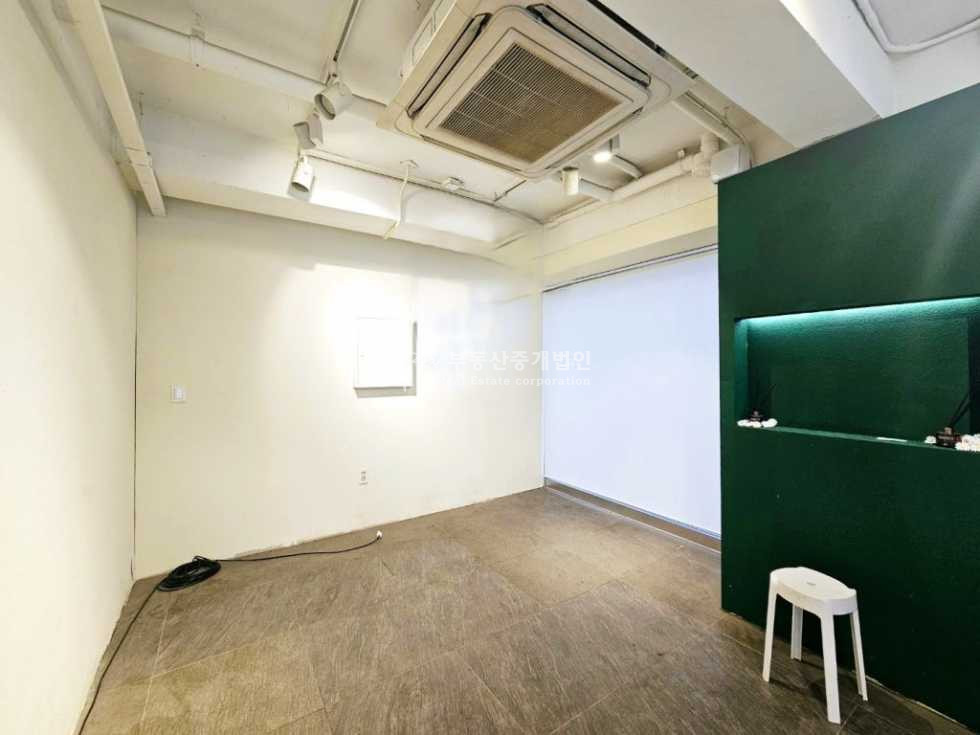 서울 마포구 서교동 무권리 l 홍대패션거리 l 메인중심 l 2면통창 노출굿 월세 매물번호 13577 사진 9