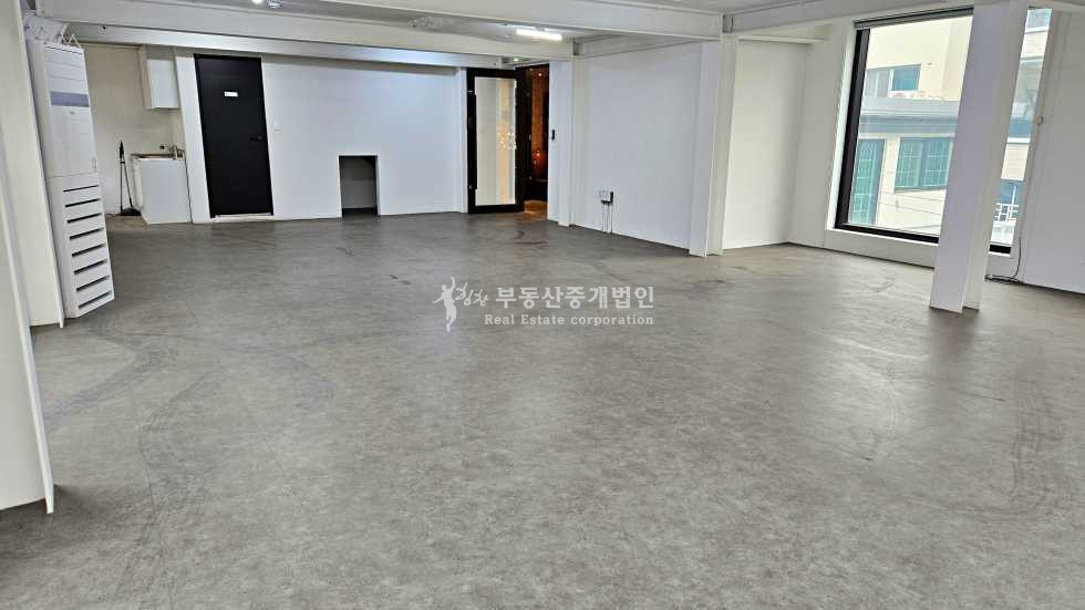 서울 마포구 합정동 I힘찬I 무권리 합정역세권 하늘길 메인라인 3면통창 노출좋은 상가 2층 월세 매물번호 13627 사진 3