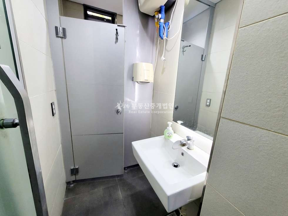 서울 마포구 서교동 I힘찬I 망원역 초역세권 야외 넓은 테라스 있는 룸 분리된 사무실 2 월세 매물번호 11970 사진 9