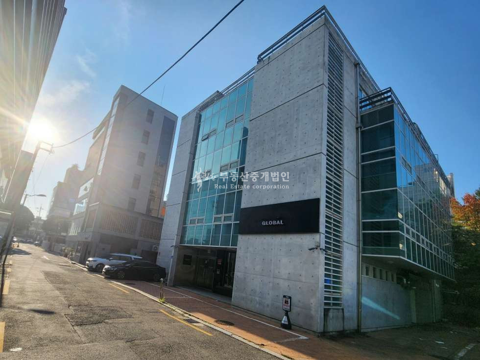 서울 마포구 동교동 l 힘찬 l 역세권 / 신축급 내외관 / 주차 편리한 사옥형 건물 통임대 / 분할임대가능 월세 매물번호 12159 사진 1