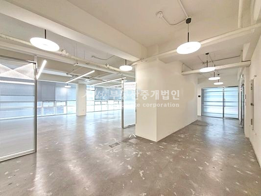 서울 마포구 동교동 l 힘찬 l 역세권 / 신축급 내외관 / 주차 편리한 사옥형 건물 통임대 / 분할임대가능 월세 매물번호 12159 사진 3