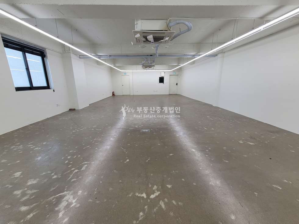 서울 마포구 연남동 경의선의 숲길 도로변 네모반듯한 사무실 임대 월세 매물번호 10974 사진 1