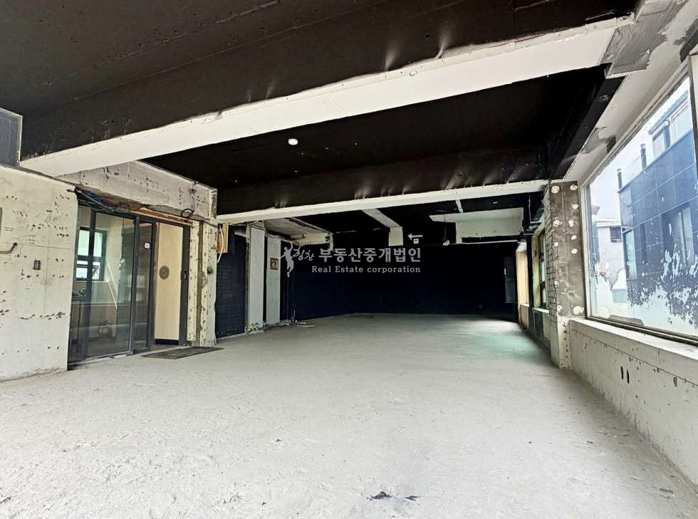 서울 마포구 서교동 I힘찬I 무권리 홍대 놀이터 바로 앞 네모반듯한 구조 넓은평수 상가 3층 월세 매물번호 11808 사진 2
