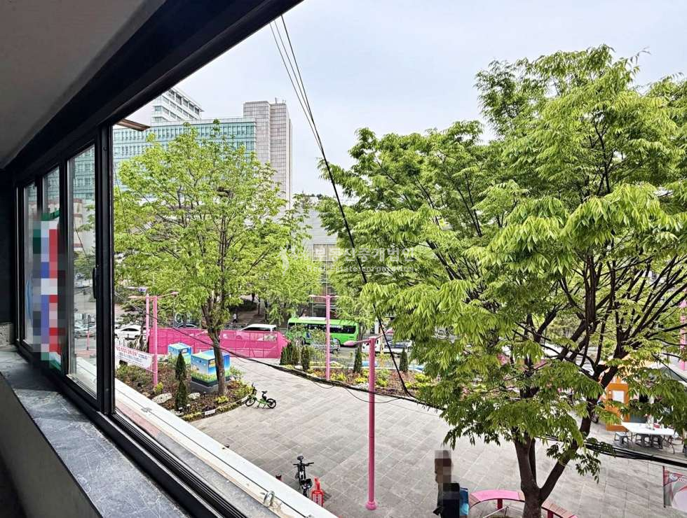 서울 마포구 서교동 I힘찬I 무권리 홍대 놀이터 바로 앞 네모반듯한 구조 넓은평수 상가 3층 월세 매물번호 11808 사진 4