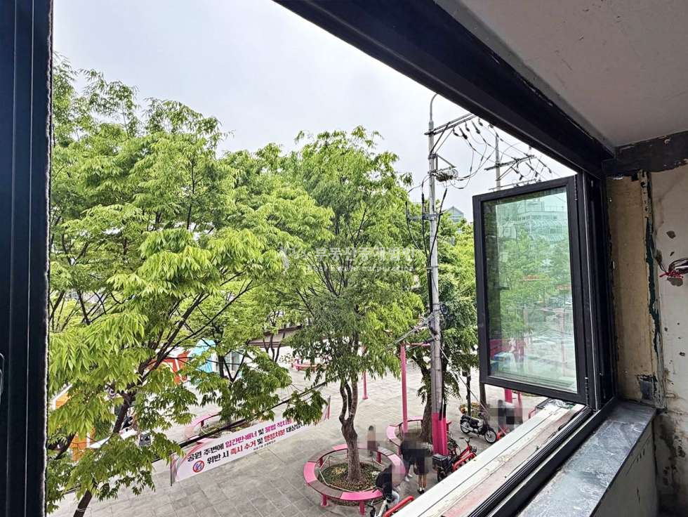 서울 마포구 서교동 I힘찬I 무권리 홍대 놀이터 바로 앞 네모반듯한 구조 넓은평수 상가 3층 월세 매물번호 11808 사진 5