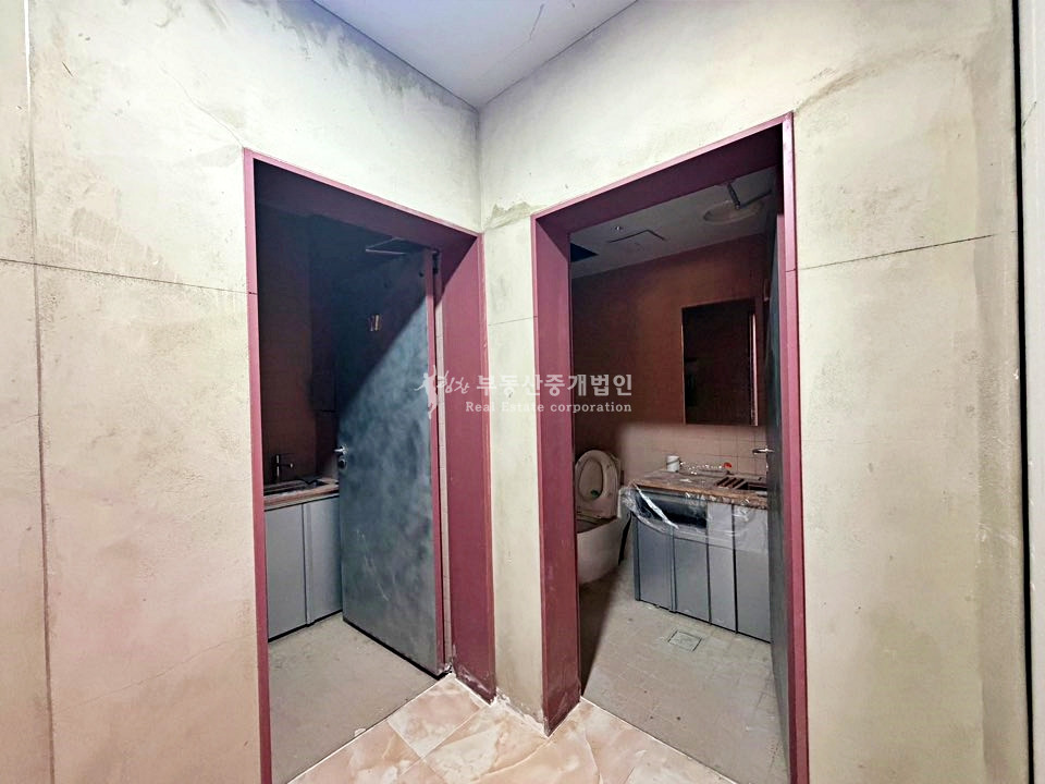 서울 마포구 서교동 I힘찬I 무권리 홍대삼거리포차 옆 대로변 노출성 접근성 극강의 위치 상가 1층 월세 매물번호 13300 사진 9