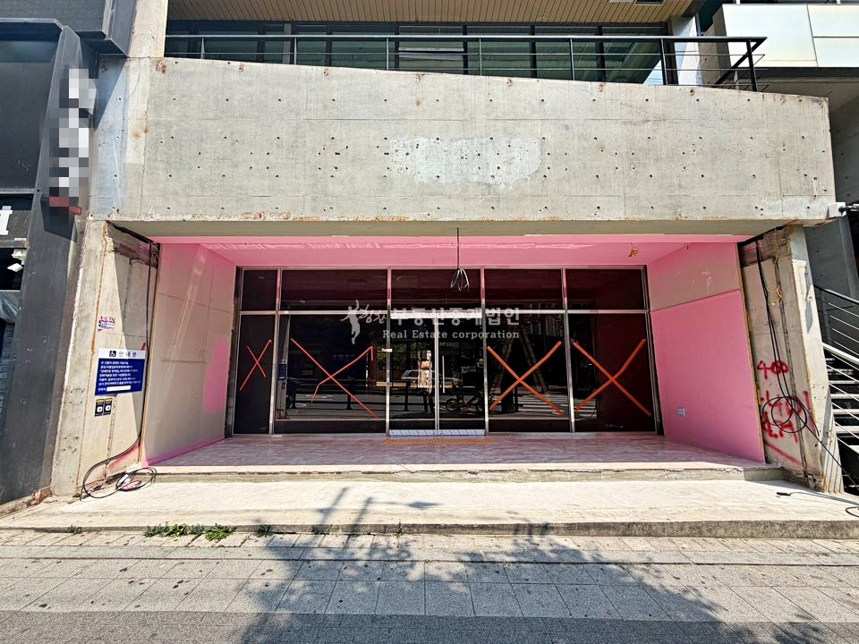 서울 마포구 서교동 I힘찬I 무권리 홍대삼거리포차 옆 대로변 노출성 접근성 극강의 위치 상가 1층 월세 매물번호 13300 사진 10