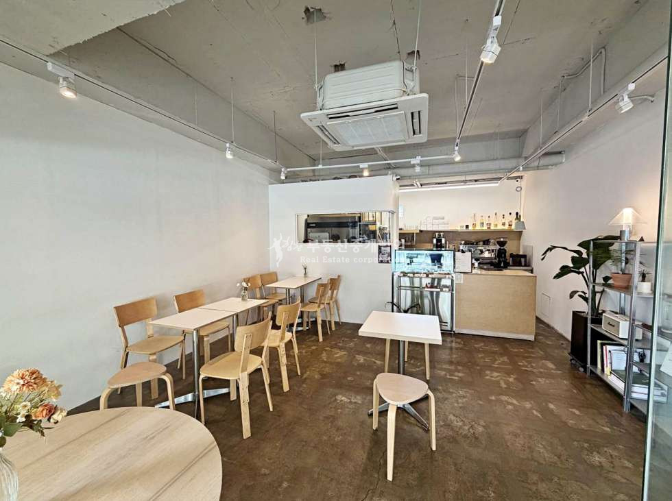 서울 마포구 서교동 1동 I힘찬I 서교동 오피스 상권 대로변 사거리 깔끔한 인테리어 상가 1층 월세 매물번호 13171 사진 1