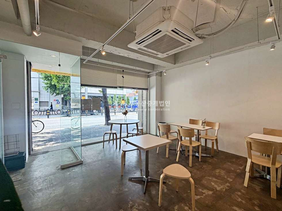 서울 마포구 서교동 1동 I힘찬I 서교동 오피스 상권 대로변 사거리 깔끔한 인테리어 상가 1층 월세 매물번호 13171 사진 2