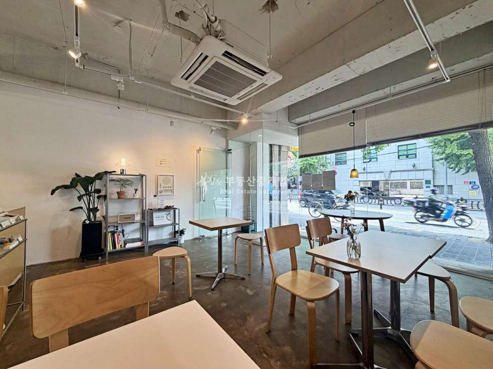 서울 마포구 서교동 1동 I힘찬I 서교동 오피스 상권 대로변 사거리 깔끔한 인테리어 상가 1층 월세 매물번호 13171 사진 3