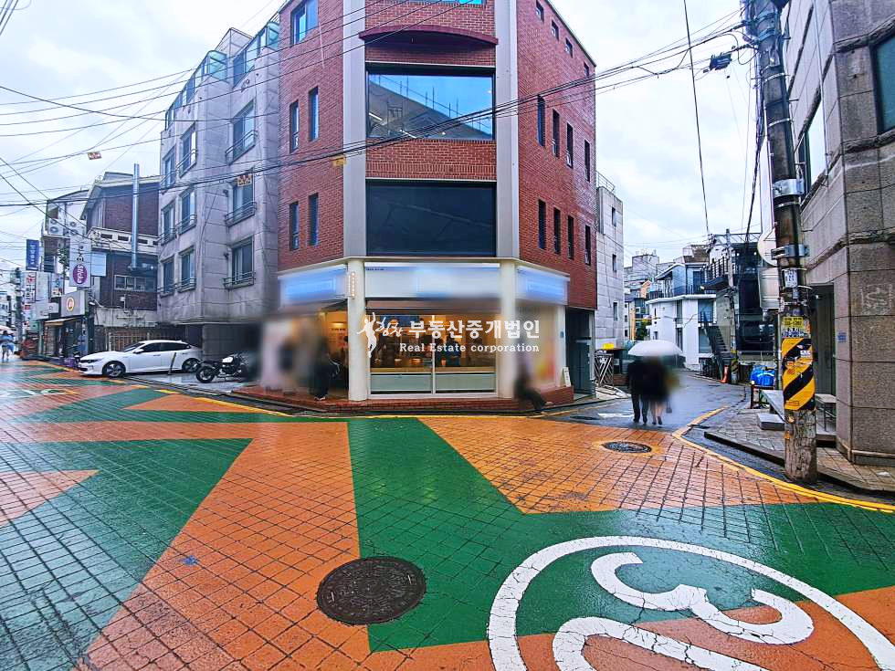 서울 마포구 서교동 홍대 레드로드인근. 코너자리 가시성 좋은 1층 상가 월세 매물번호 11426 사진 1