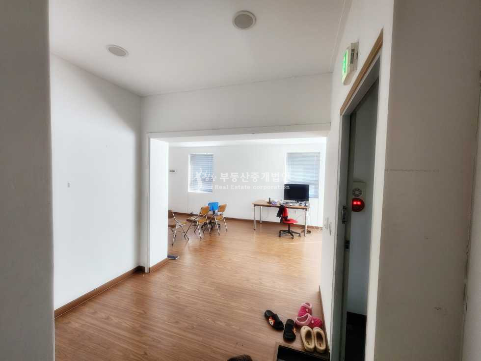 서울 마포구 서교동 홍대 레드로드 인근 코너자리 통임대 상가 I 패션 거리 월세 매물번호 13869 사진 9