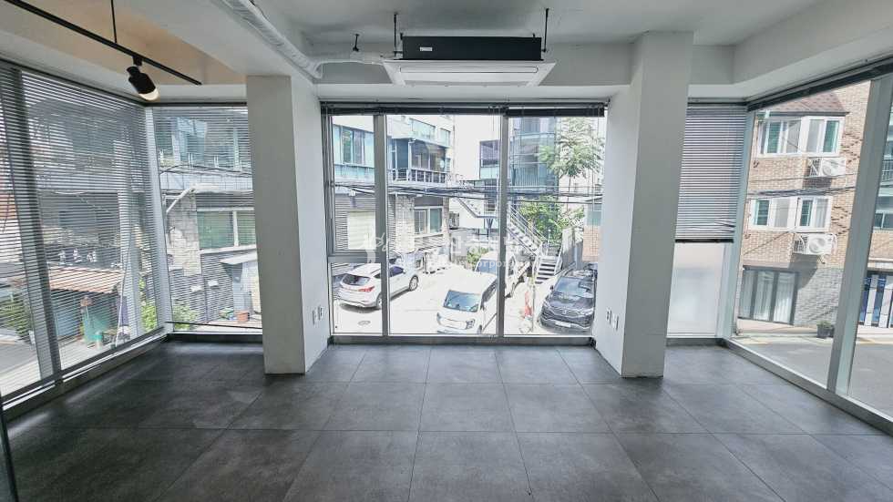 서울 마포구 서교동 합정역5분 즉시입주 통창 개방감 유리룸 밝은사무실 월세 매물번호 13726 사진 4