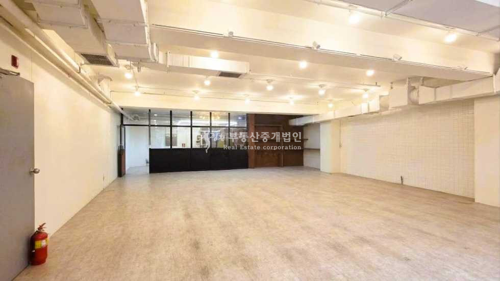 서울 마포구 합정동 l 힘찬 l 현황상지하1층 l 코너 l 브랜딩 하기 좋은 대형평수 월세 매물번호 13962 사진 4