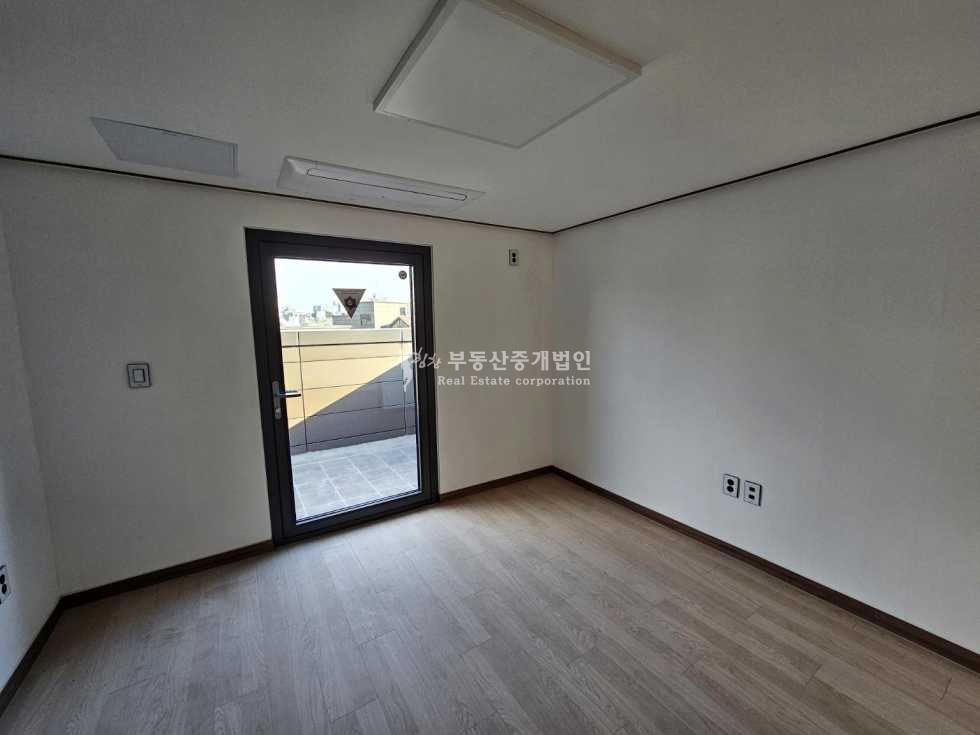 서울 마포구 서교동 l힘찬l상수·합정역 도보권 / 별도 룸 있는 소호 사무실 / 공영주차장 인접 월세 매물번호 14011 사진 6