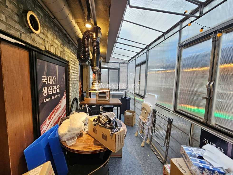 서울 마포구 서교동 l힘찬l 합정역 먹자골목 2층 상가｜폴딩창·별도 숯불실 월세 매물번호 14015 사진 9