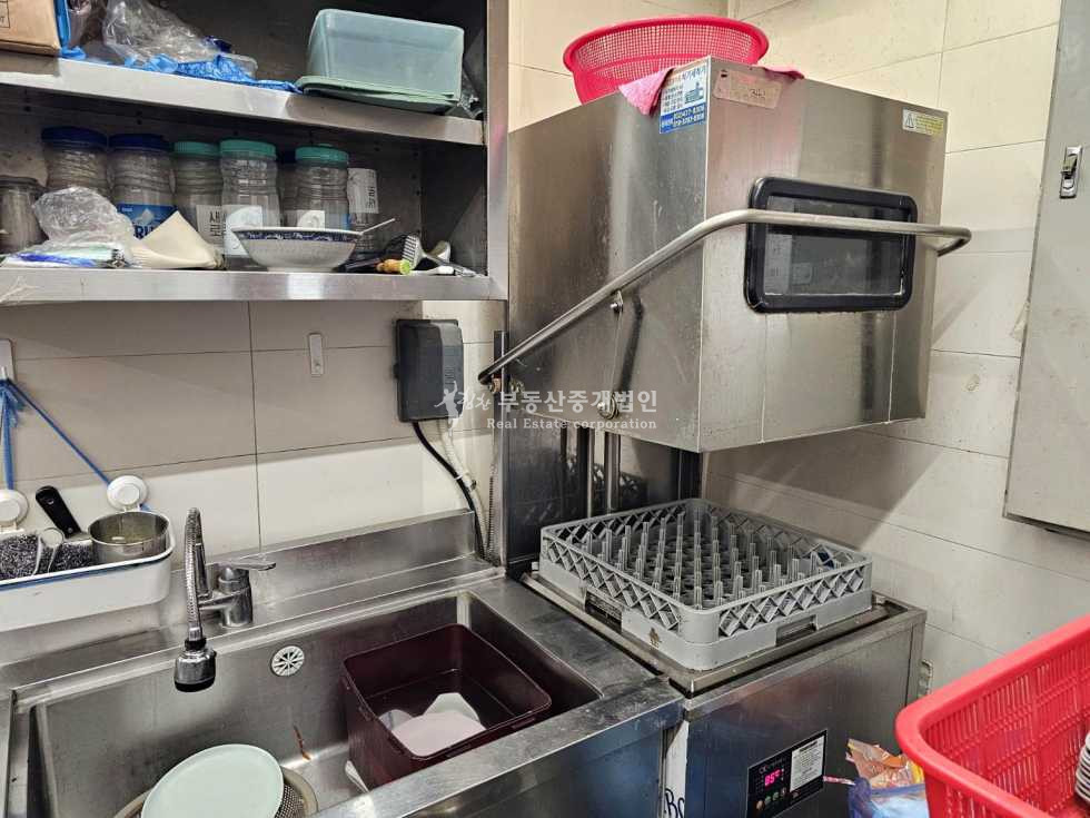 서울 마포구 연남동 l힘찬l연남동 미로길 초입｜공영주차장 인근 대로변 상가 월세 매물번호 13996 사진 11