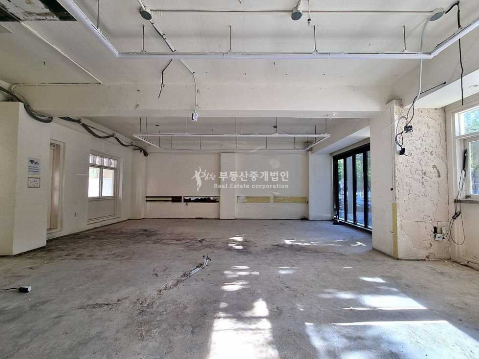 서울 마포구 연남동 I힘찬I 무권리 연트럴파크 인근 대로변 삼거리 위치 노출 좋은상가 1 월세 매물번호 13699 사진 3