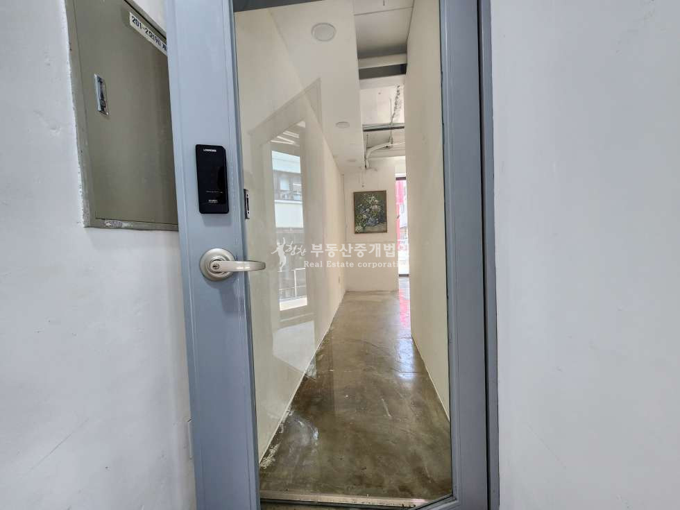 서울 마포구 상수동 무권리 l 상수카페거리 l 전면테라스 l 1.5층상가 월세 매물번호 10410 사진 9
