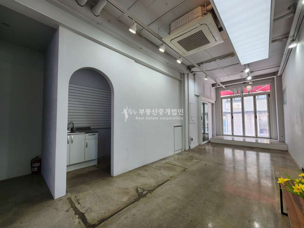 서울 마포구 상수동 무권리 l 상수카페거리 l 전면테라스 l 1.5층상가 월세 매물번호 10415 사진 2