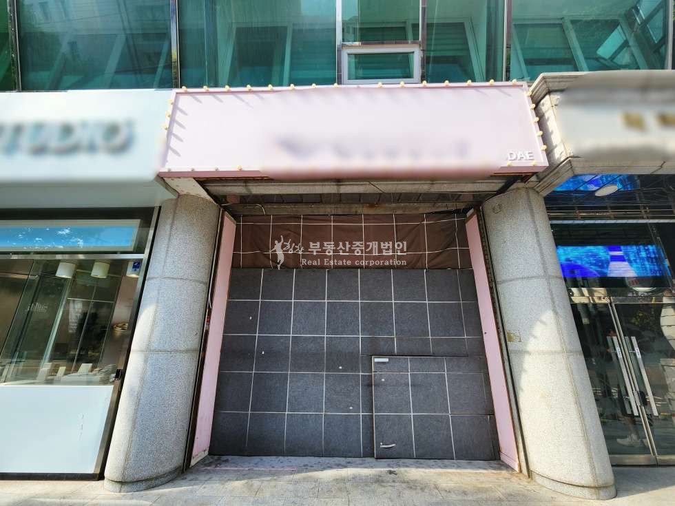 서울 마포구 서교동 365일ok l 무권리 1층 l 대로변 l 정문앞 l 층고높고파사드좋음 월세 매물번호 11306 사진 1