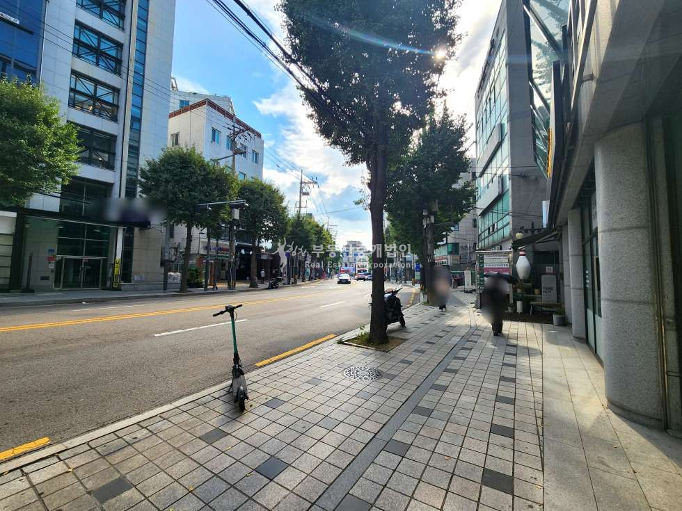 서울 마포구 서교동 365일ok l 무권리 1층 l 대로변 l 정문앞 l 층고높고파사드좋음 월세 매물번호 11306 사진 3