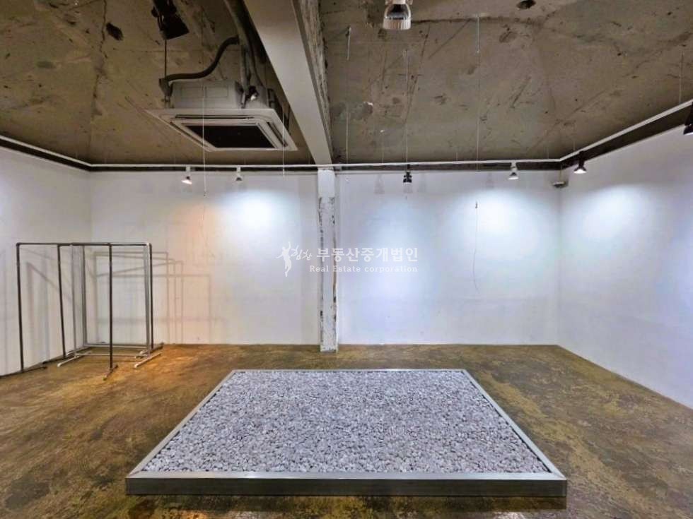 서울 마포구 서교동 365ok 무권리 l 통임대 l 잰틀몬스터 거리 l 주차2대 월세 매물번호 11203 사진 7