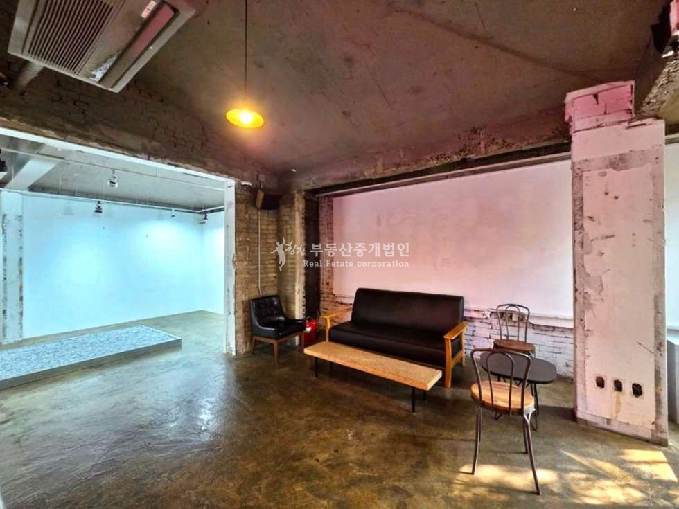 서울 마포구 서교동 365ok 무권리 l 통임대 l 잰틀몬스터 거리 l 주차2대 월세 매물번호 11203 사진 8