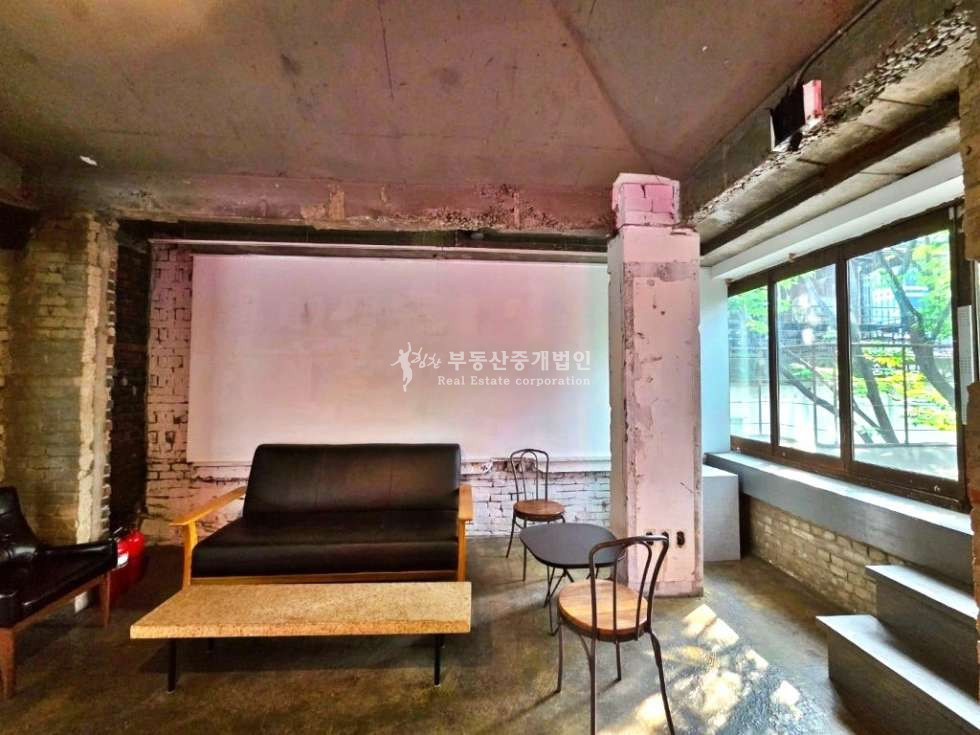 서울 마포구 서교동 365ok 무권리 l 통임대 l 잰틀몬스터 거리 l 주차2대 월세 매물번호 11203 사진 9