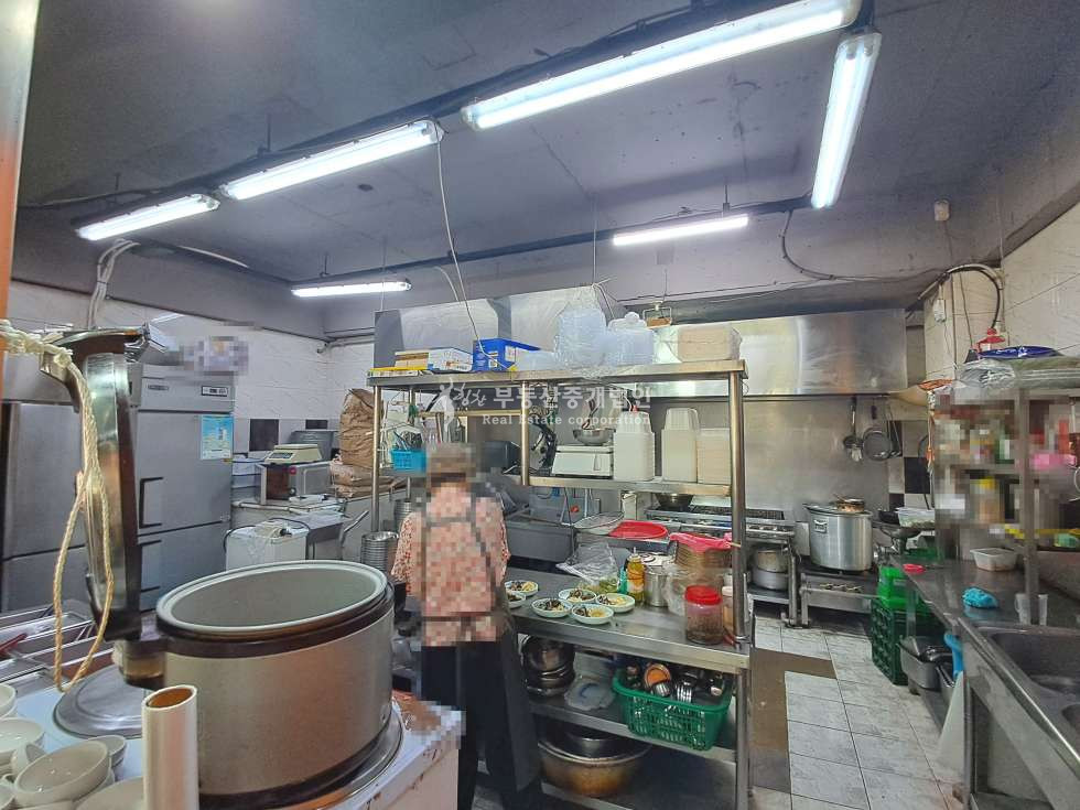 서울 서대문구 연희동 코너에 위치하여 개방감 우수한 상가 추천드립니다. 월세 매물번호 11212 사진 3