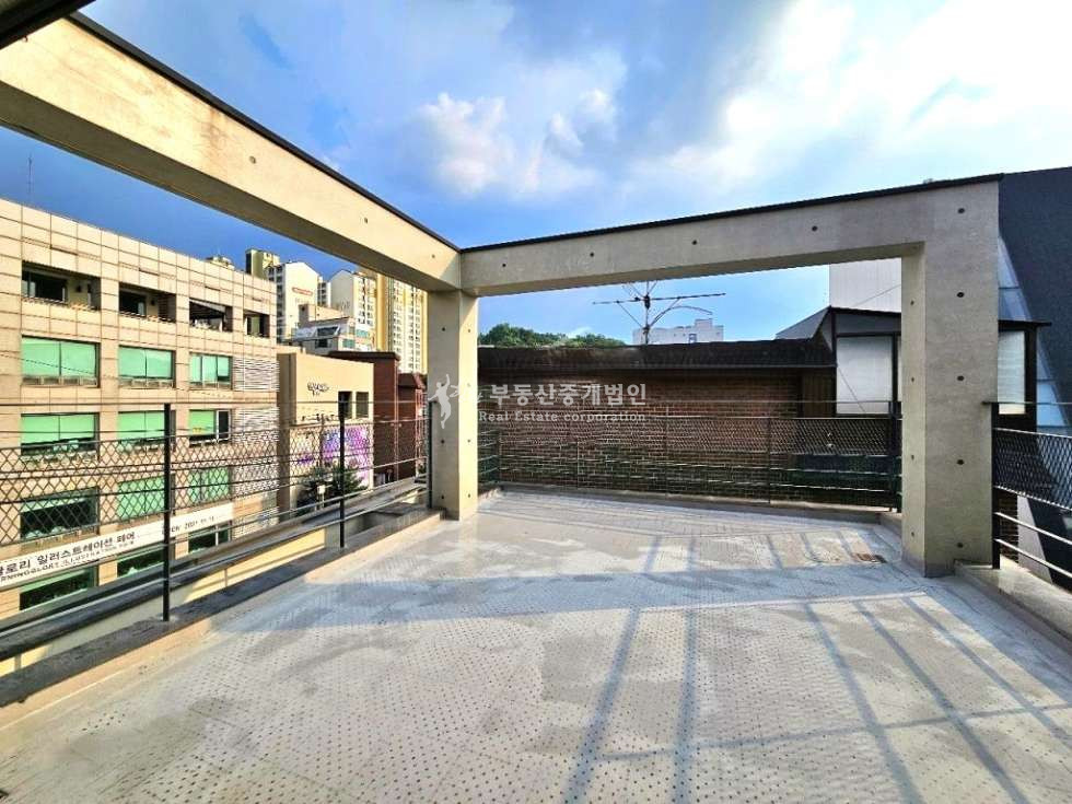 서울 마포구 서교동 무권리 l 테라스 있는 l 가성비 상가 l 독보적코너자리 l 최상층 월세 매물번호 11781 사진 4
