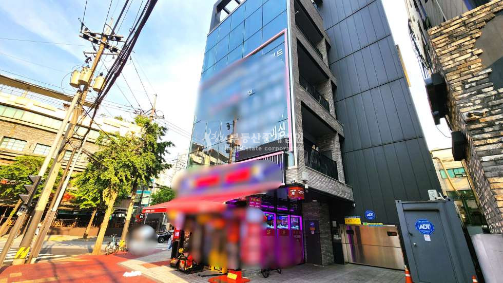 서울 마포구 서교동 무권리 l 삼포맞은편 l 코너건물 l 가시성 최고 l 유동인구 극상 월세 매물번호 10584 사진 1