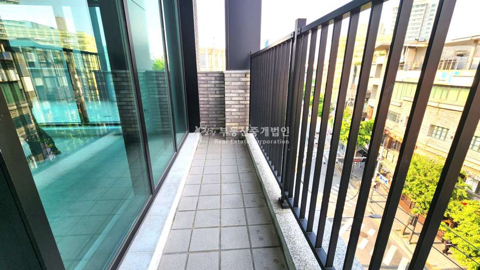 서울 마포구 서교동 무권리 l 삼포맞은편 l 코너건물 l 가시성 최고 l 유동인구 극상 월세 매물번호 10584 사진 3
