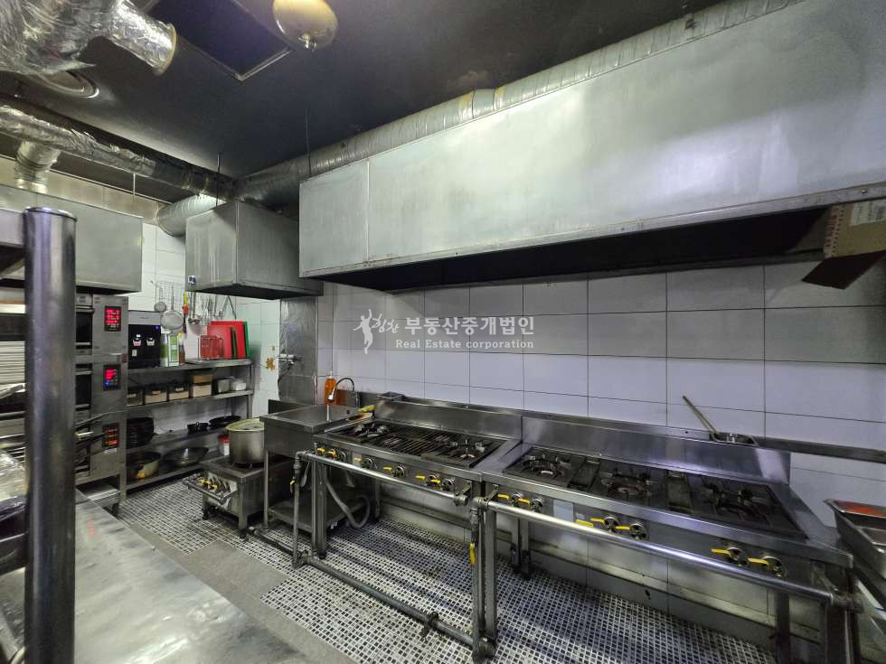 서울 마포구 서교동 홍대레드로드 365거리 초메인 이면 무권리 1층,2층 연층 상가 추천드립니다. 월세 매물번호 10330 사진 11