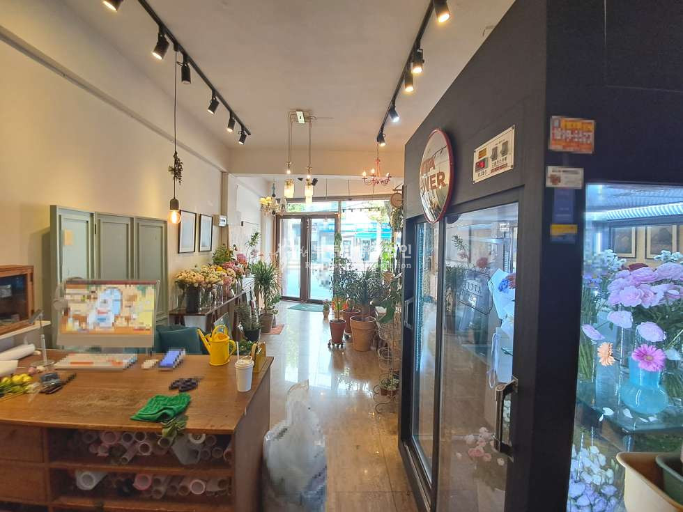 서울 서대문구 연희동 1동 연희삼거리 대로변 1층 상가 추천드립니다. 월세 매물번호 11210 사진 1