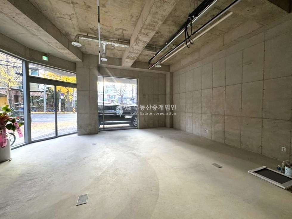 서울 마포구 서교동 무권리 l 세련된 신축 l 대로변코너 l 가시성좋아요 l 4층 월세 매물번호 10469 사진 4